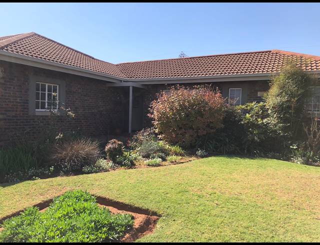 2 BEDROOM TOWNHOUSE FOR SALE IN THREE RIVERS EAST